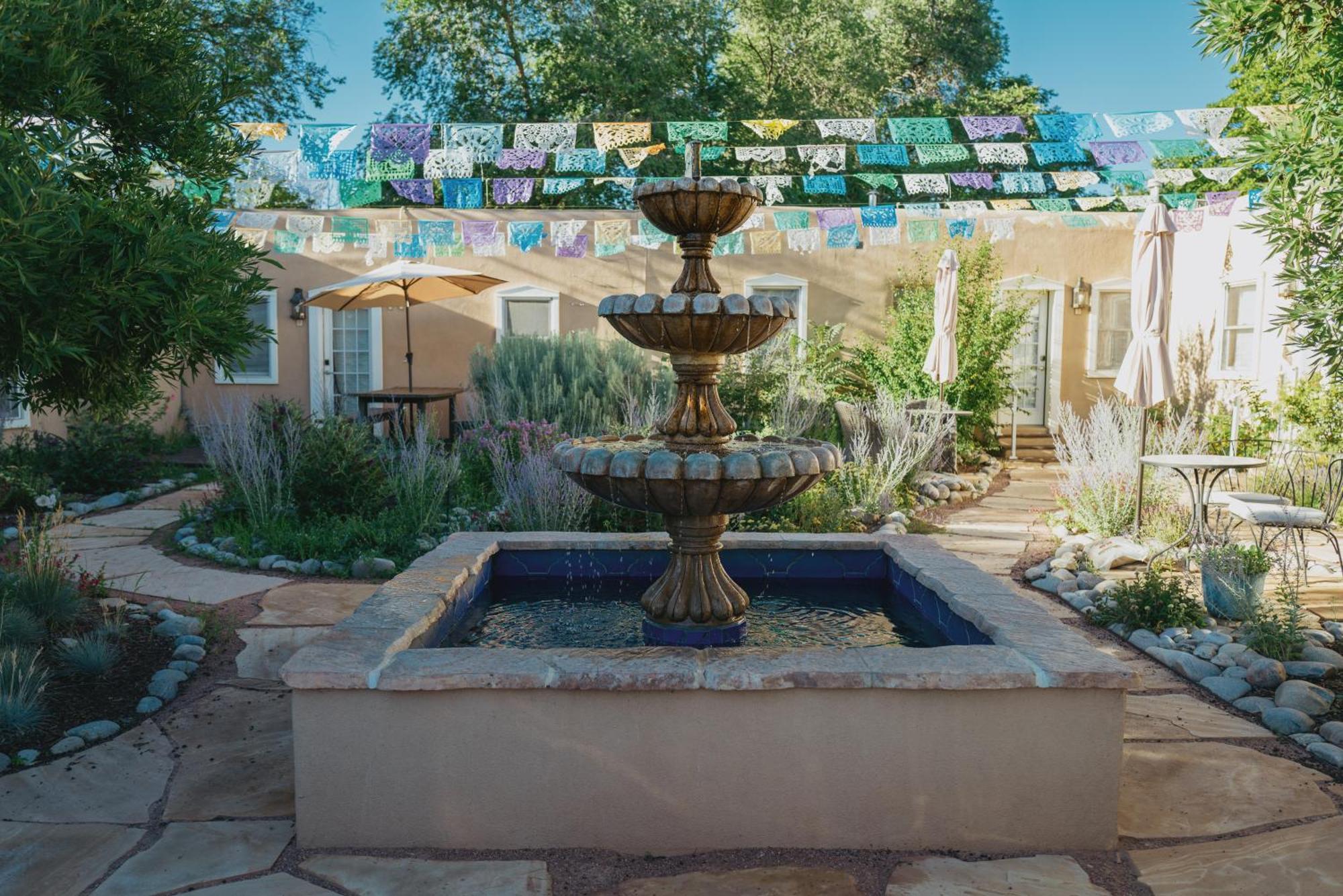 Dos Hermanas Casita 8 Downtown Courtyard Patio サンタフェ エクステリア 写真